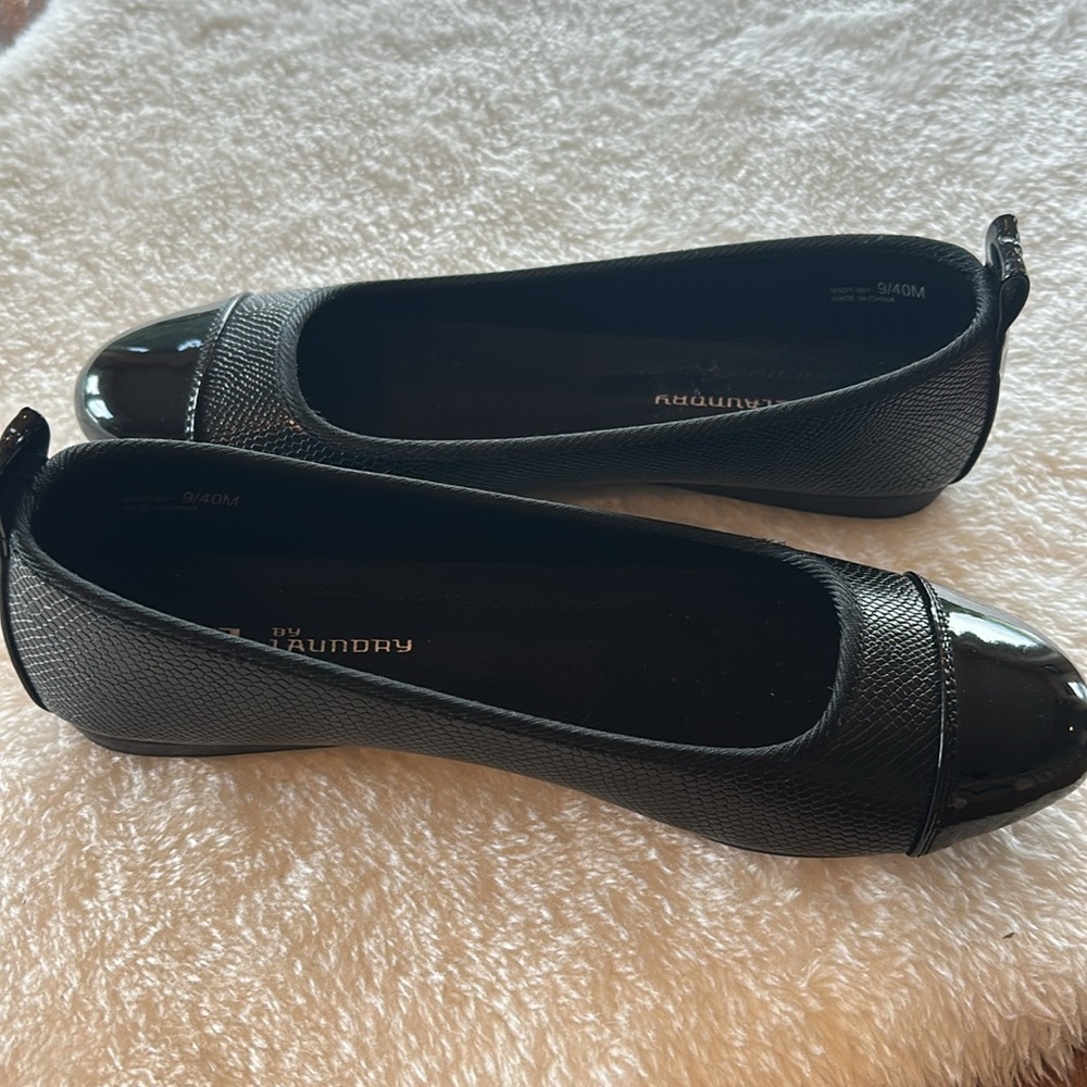 Black Cap Toe Flats by CL by Laundry. Nwob
